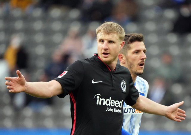 FILED - 18 June 2022, Berlin: Frankfurt's Martin Hinteregger reacts during the German Bundesliga soccer match between Hertha BSC and Eintracht Frankfurt at the Olympiastadion. Austrian defender Martin Hinteregger has been released out of his contract at E