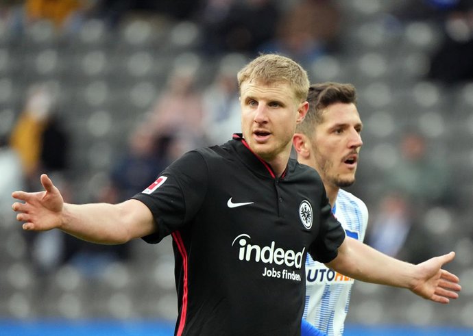 FILED - 18 June 2022, Berlin: Frankfurt's Martin Hinteregger reacts during the German Bundesliga soccer match between Hertha BSC and Eintracht Frankfurt at the Olympiastadion. Austrian defender Martin Hinteregger has been released out of his contract at