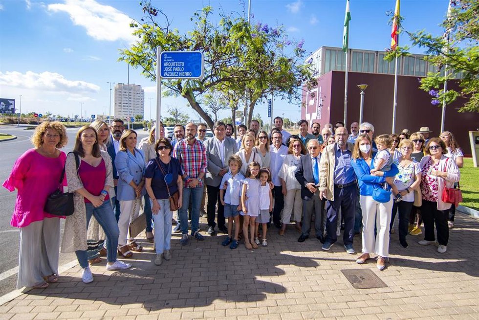 Acto de rotulación de la nueva glorieta 'Arquitecto José Pablo Vázquez Hierro'.