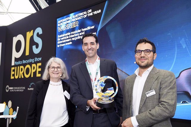 Archivo - Grupo Antolin gana el Plastics Recycling Award Europe por su techo sostenible interior