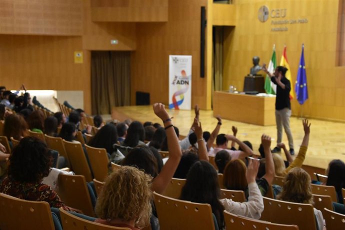 Antiguos alumnos de la Fundación San Pablo Andalucía CEU, en el I Encuentro Alumni.