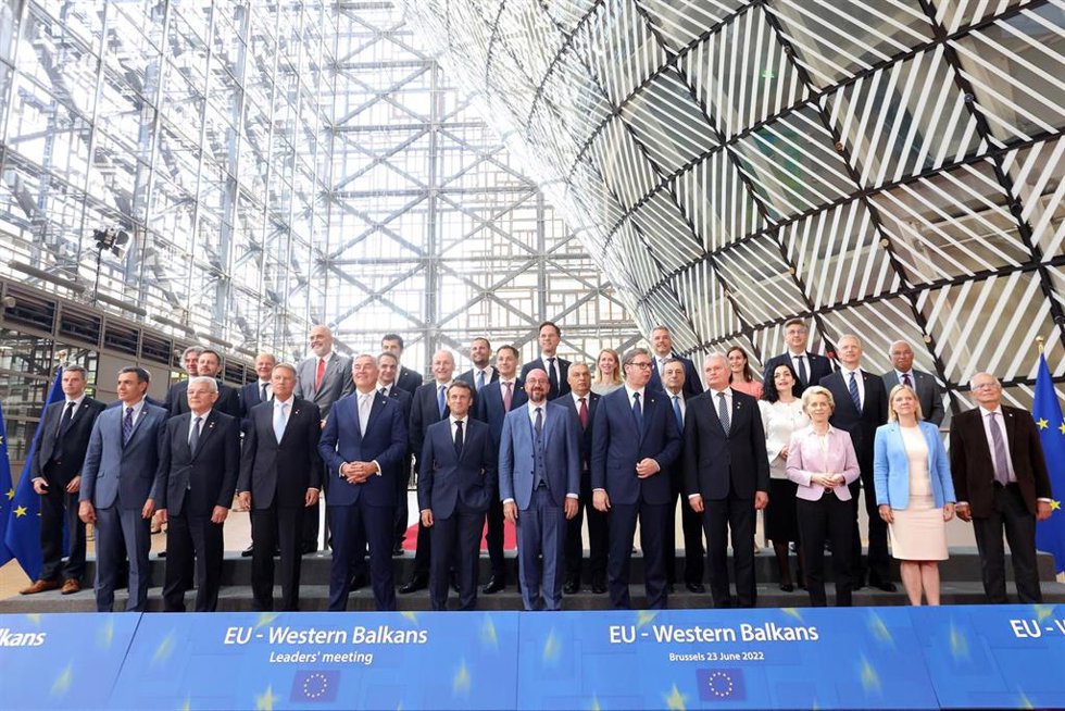 Foto de familia de los líderes de la UE y los de los Balcanes Occidentales tras la reunión en Bruselas