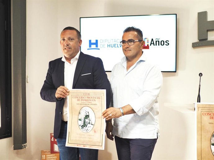 El alcalde de San Silvstre de Guzman, José Alberto Macarro, ha presentado este jueves en la Diputación de Huelva, junto al diputado provincial Salvador Gómez, la vigésimo octava edición