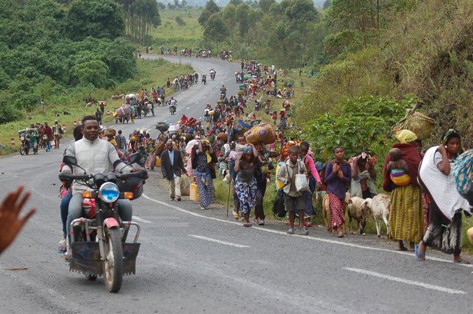 Familias huyen del conflicto en República Democrática del Congo