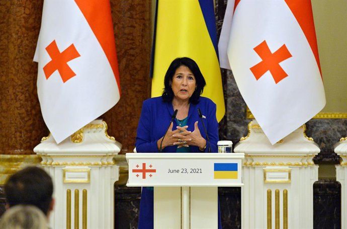 Archivo - 23 June 2021, Ukraine, Kiev: Georgia's President Salome Zurabishvili speaks during a joint press conference with Ukrainian President Volodymyr Zelensky. Photo: -/Ukrinform/dpa