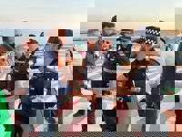 El alcalde de Almería visita el dispositivo de seguridad de las playas para la noche de San Juan