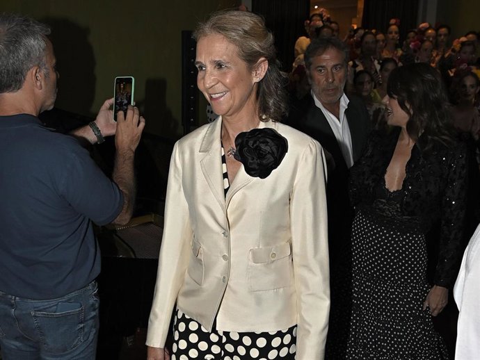 La Infanta Elena es premiada con un premio flamenco