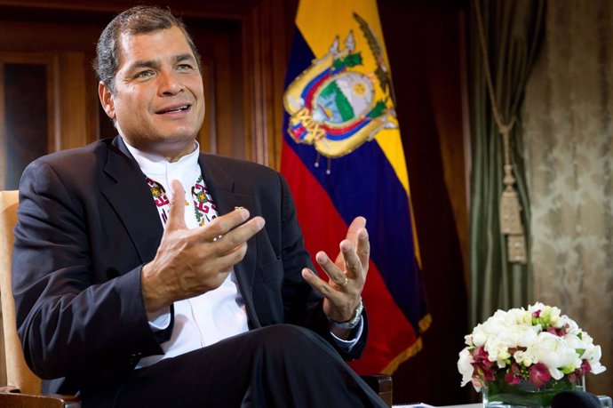 Archivo - FILED - 17 April 2013, Berlin: Then President of Ecuador Rafael Correa speaks during an interview. Former Ecuadorian President Correa has been granted political asylum in Belgium, according to a statement released on Saturday by his lawyer. Ph