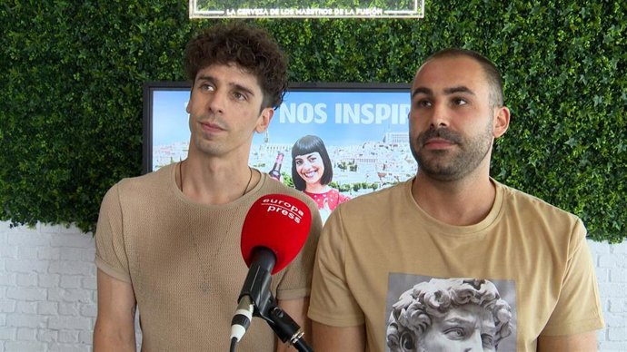 Diego Arroyo y Yago Banet, de la banda toledana Veintiuno