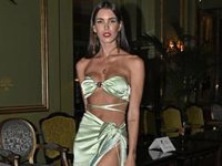 Marta López eclipsa a la Infanta Elena en SIMOF Madrid con un arriesgado look no apto para cardíacos