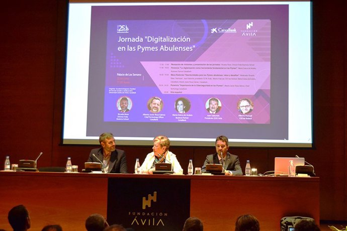 Los ponentes en la jornada de digitalización de UCAV y CaixaBank.