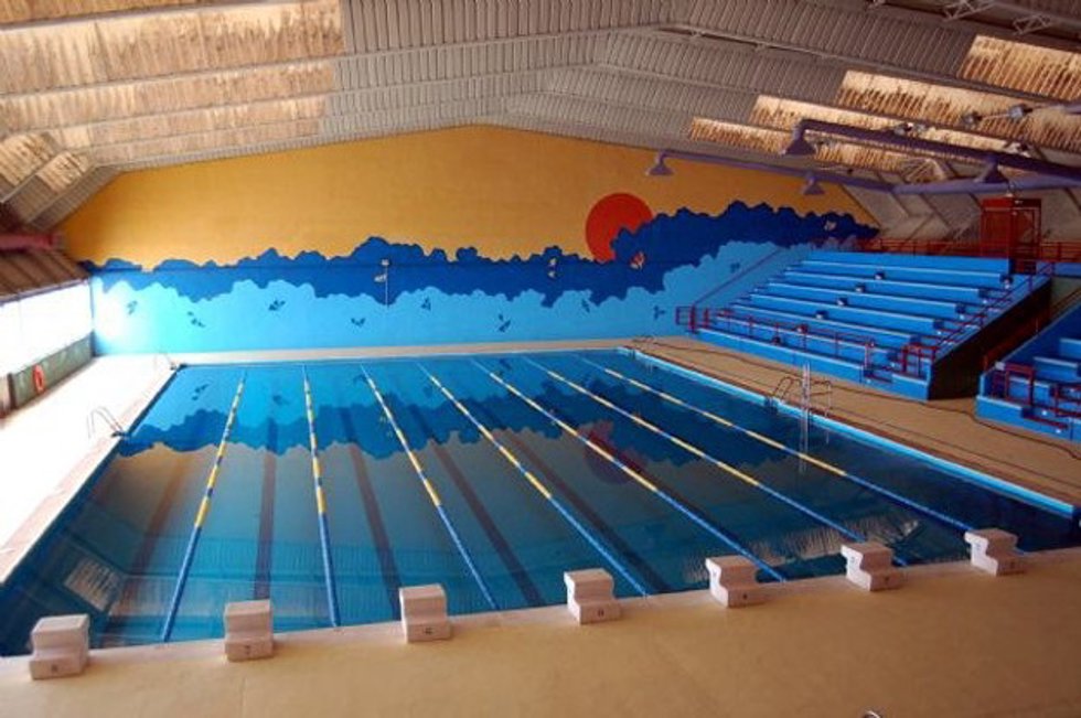 Archivo - Piscina cubierta del Salto del Caballo.