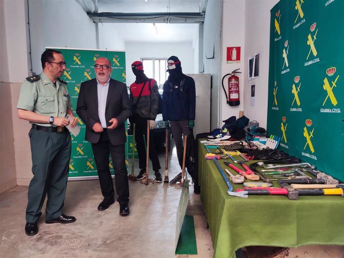 Andrés Velarde (izda) y Miguel Latorre presentan la operación 'Popescu' en Soria
