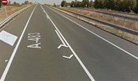 Un muerto y un herido en una colisión frontal entre dos turismos en la A-483 en Almonte (Huelva)