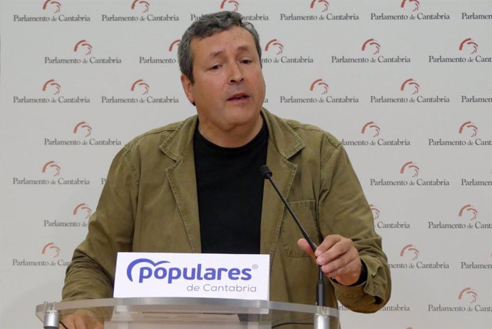 El portavoz del PP en el Parlamento de Cantabria, Íñigo Fernández