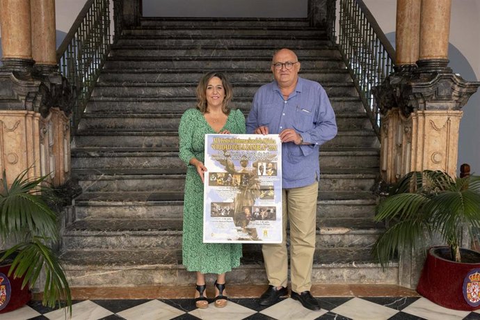 La delegada de Cultura en la Diputación de Córdoba, Salud Navajas, y el alcalde de La Rambla, Jorge Jiménez, en la presentación del Festival Internacional de Música de La Rambla.