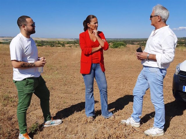 La delegada en funciones de Turismo de la Junta en Huelva, María Ángeles Muriel, en su visita a Escacenal del Campo.