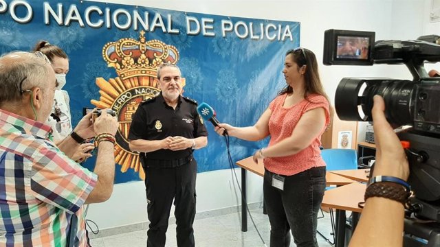 El portavoz de la Policía Nacional en Jaén, Diego Moya, atiende a los periodistas.