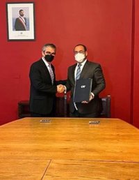 Chile firma un acuerdo para convertirse en miembro pleno de CAF