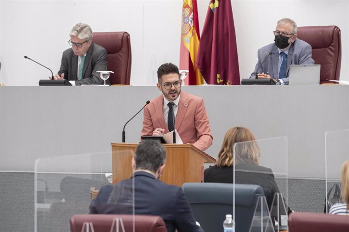 El secretario de Educación, Formación Profesional y Universidades y diputado regional, Antonio José Espín