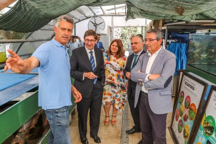 Los presidentes de la Diputación de Málaga, Francisco Salado, y de CaixaBank, José Ignacio Goirigolzarri, visitaron este pasado jueves las instalaciones de La Noria, el centro de innovación social de la Diputación con apoyo de Fundación "la Caixa"