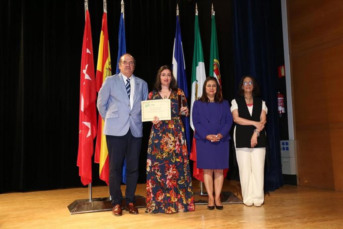 Diputación recibe el premio 'Escoba de Platino'.