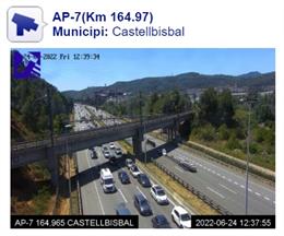 Imatge dels 11 quilmetres de retencions entre el Papiol i Castellví de Rosanes (Barcelona) en sentit Tarragona a l'AP-7