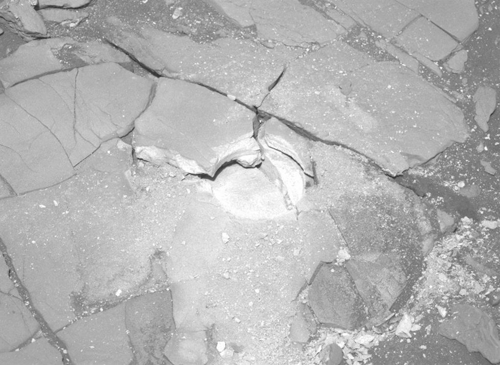 El rover Perseverance adquirió esta imagen usando su cámara Left Mastcam-Z. Mastcam-Z es un par de cámaras ubicadas en lo alto del mástil del rover.