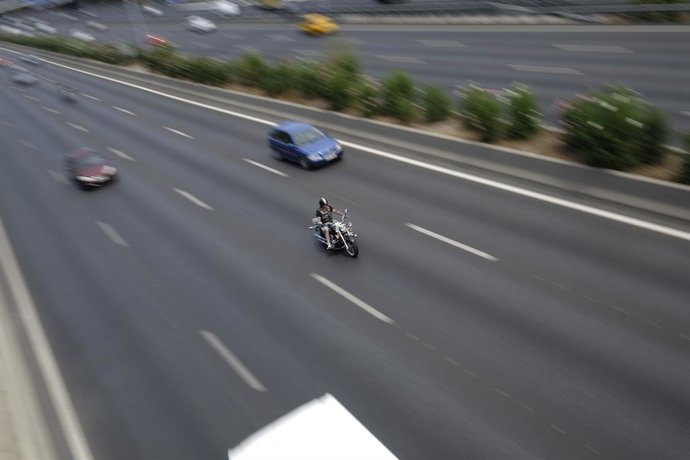 Archivo - Imatge de recurs de vehicles a la carretera