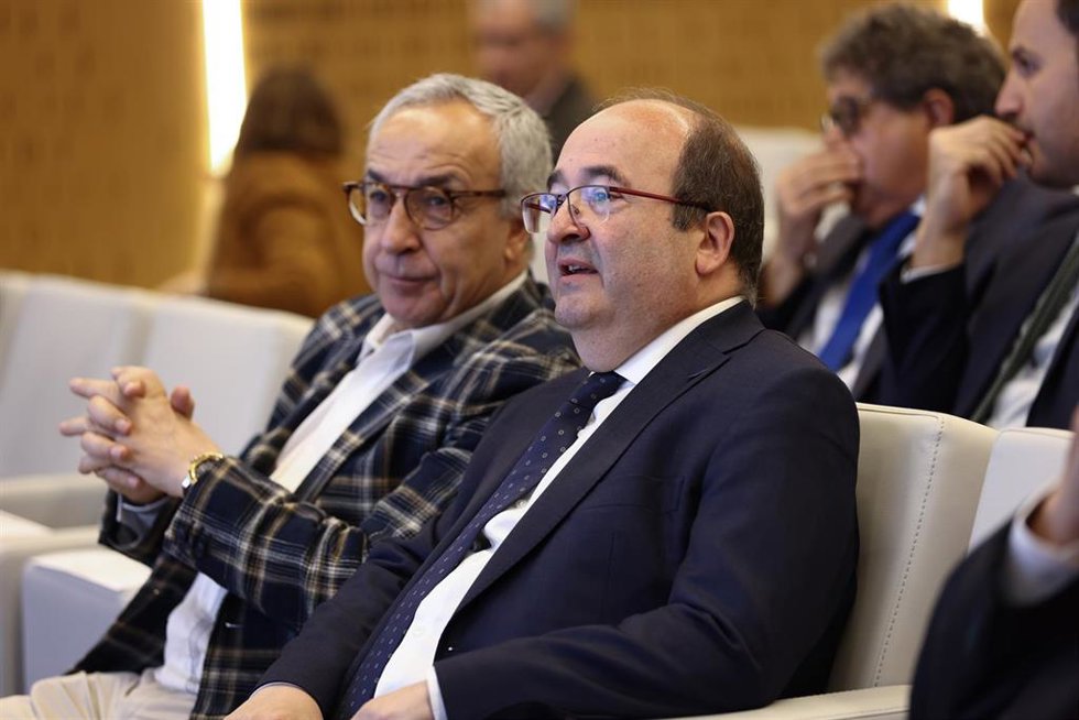 El ministro de Cultura y Deporte, Miquel Iceta, en el Desayuno Deportivo de Europa Press junto al presidente del COE, Alejandro Blanco.
