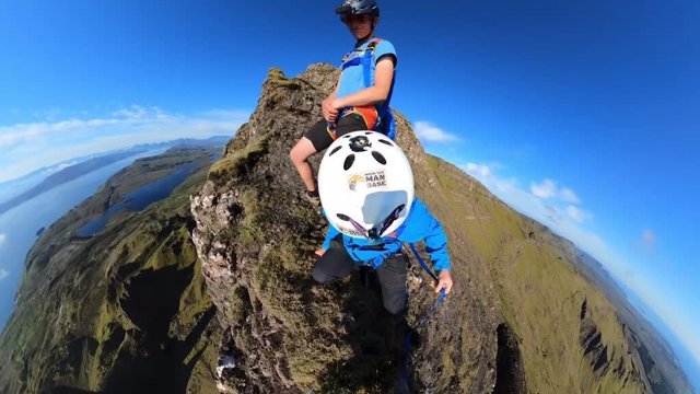 Las espectaculares vistas filmadas por este grupo de saltadores en Escocia