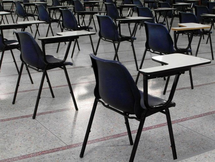 Archivo - Más de 350 personas se han inscrito para participar en Huelva en las pruebas para la obtención del Graduado en Educación Secundaria Obligatoria.