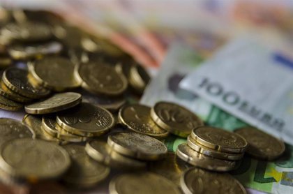 imagen de billetes y monedas de euros