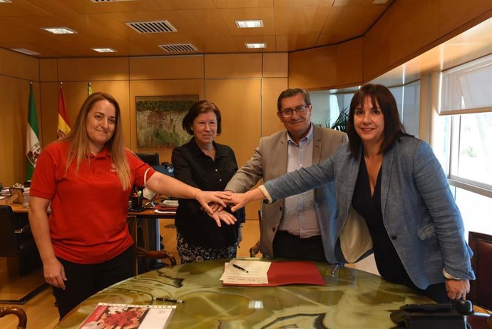 Firma convenios de la Diputación de Granada con Cáritas y Banco de Alimentos.