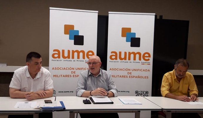 El presidente de EUROMIL, Emmanuel Jacob y el secretario general de AUME, Ignacio Unibaso