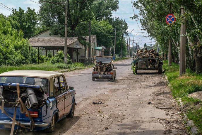 Soldados de Ucrania en la ciudad de Lisichansk, situada en los alrededores de Severodonetsk, en Lugansk (este)