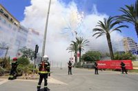 Pirotecnia Ferrández cierra las 'mascletàs' de Fogueres con el azul y blanco de la bandera de Alicante