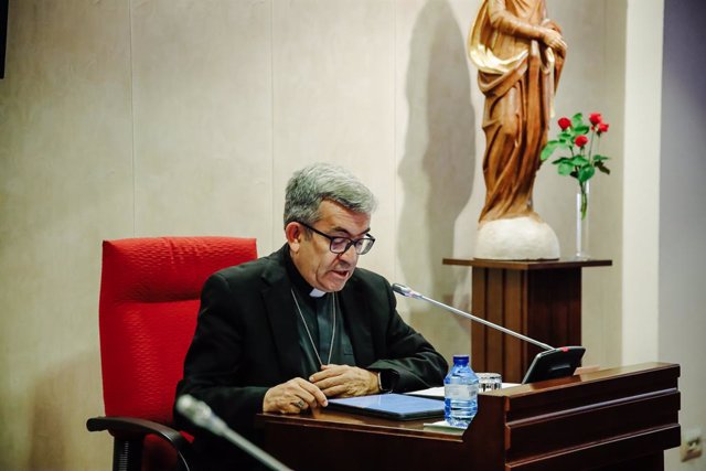 El arzobispo electo de Valladolid, Luis Argüello, interviene durante la 259º reunión de la Comisión Permanente de la Conferencia Episcopal Española (CEE), en la sede de la CEE, a 21 de junio de 2022, en Madrid (España). El objetivo de este encuentro es ab