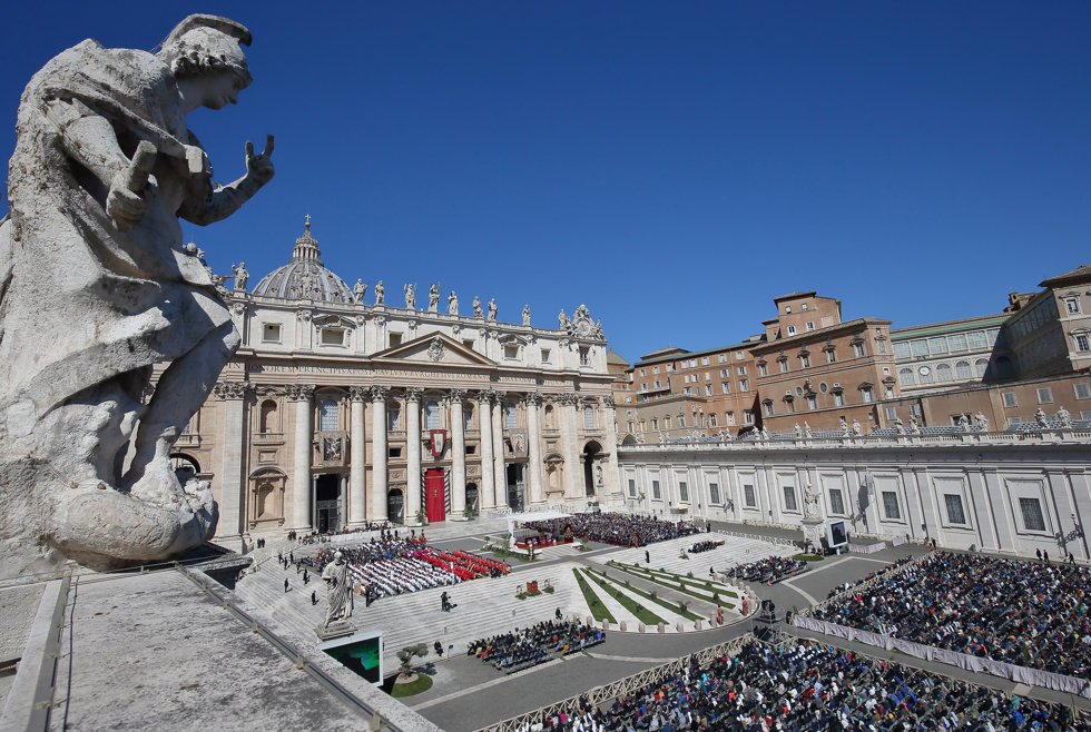 Misa en la Plaza de San Pedro en el Vaticano