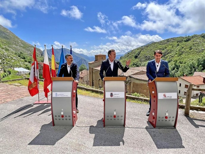 Los consejeros de Medio Ambiente y Medio Rural de Asturias, Cantabria y Castilla y León comparecen tras la reunión de la Comisión de Gestión del Parque Nacional de los Picos de Europa