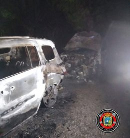 Dos de los vehículos quemados en Piélagos