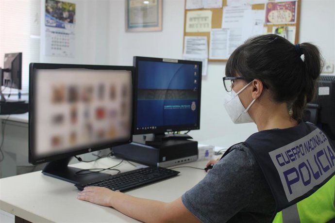 Nota De Prensa: "La Policía Nacional Detiene A Cinco Personas Por Corrupción De Menores Y Pornografía Infantil En La Ciudad De Elche"