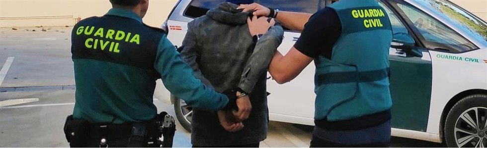 Archivo - Imagen de archivo de una detención practicada por la Guardia Civil