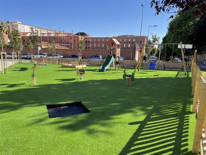 Juegos infantiles en calle Nueva de San Bernardo.