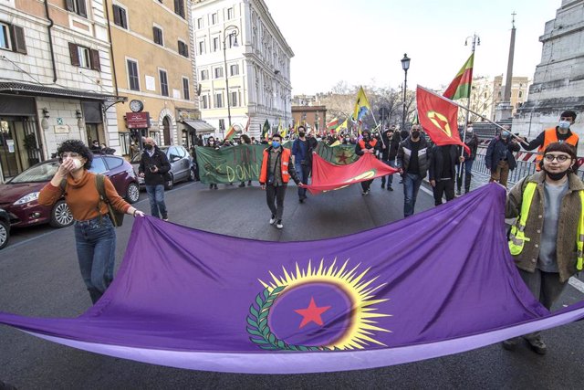 Manifestación de organizaciones kurdas en Roma, Italia