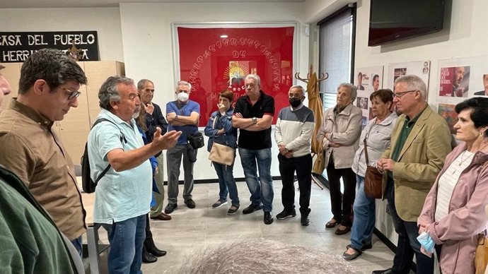 El secretario general del PSE-EE de Gipuzkoa, Jose Ignacio Asensio, en el encuentro con los afiliados de Hernani