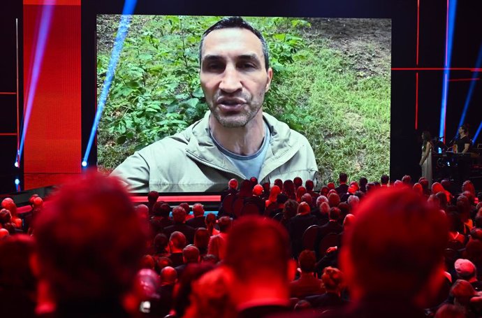 24 June 2022, Berlin: Kyiv Mayor Vitali Klitschko makes a video message during the German Film Award at the Messehallen am Funkturm. Photo: Britta Pedersen/dpa