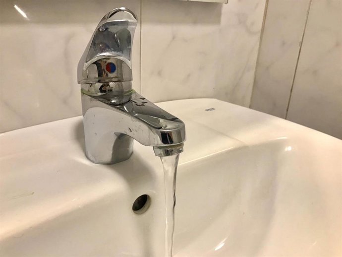 Archivo - Grifo, agua