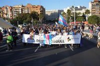 La marcha del Orgullo LGTBI+ recorre las calles de València para reivindicar medidas que erradiquen los delitos de odio