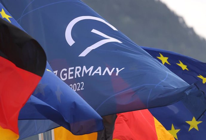 Bandera de Alemania, la Unión Europea y el G7 en Bavaria, Alemania.